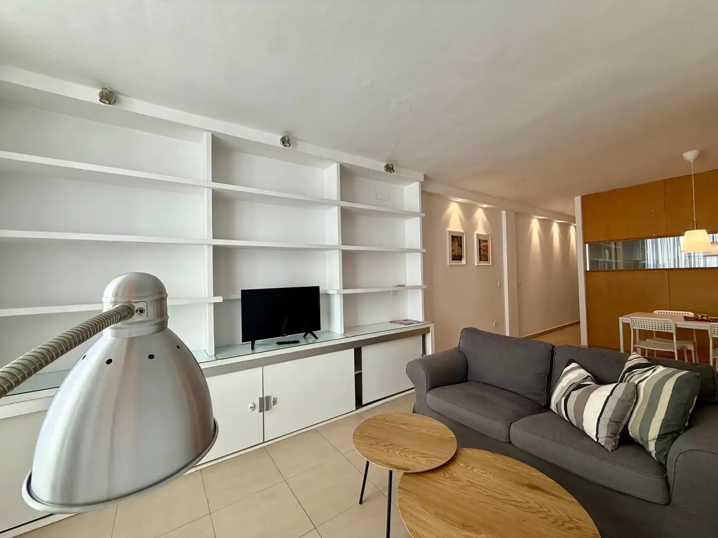 Flat for rent in Calle de Fernán Sánchez de Tovar, Cruz Roja