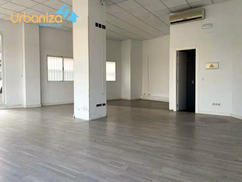 Local en venta en Badajoz con Aire acondicionado