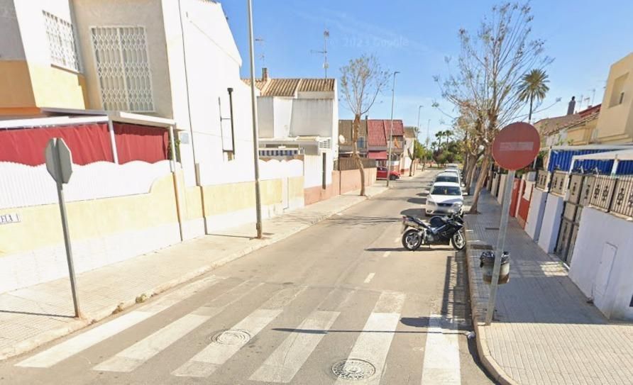 Vista exterior de Casa adosada en venta en Los Alcázares con Terraza