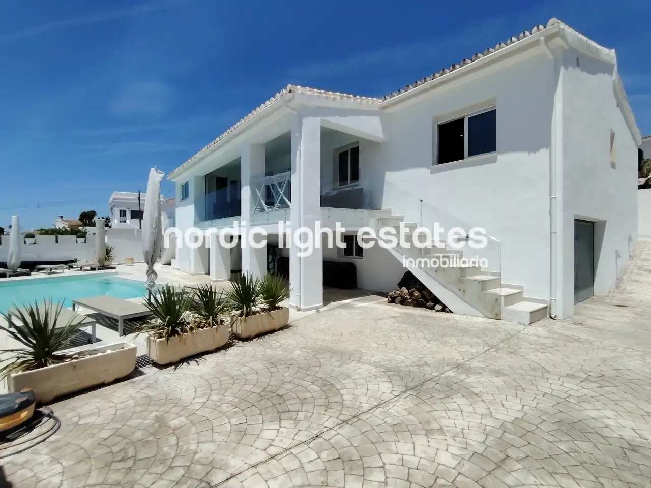 Vista exterior de Casa o chalet en venta en Nerja con Terraza y Piscina