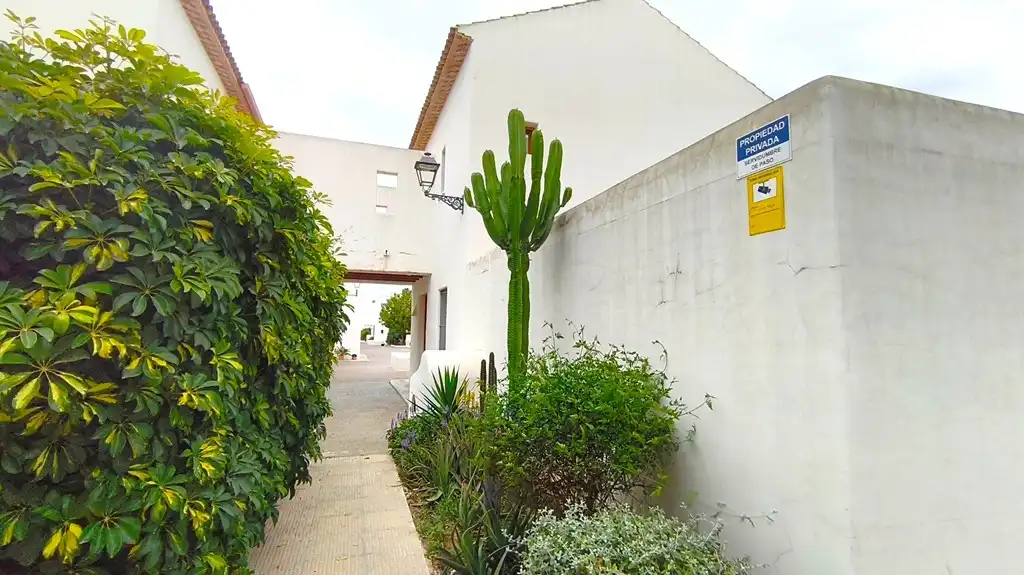 Vista exterior de Casa adosada en venta en Dénia con Aire acondicionado, Calefacción y Jardín privado