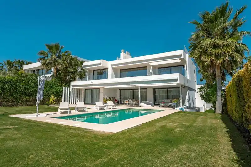 Vista exterior de Casa o chalet de alquiler en Benahavís con Aire acondicionado, Calefacción y Jardín privado