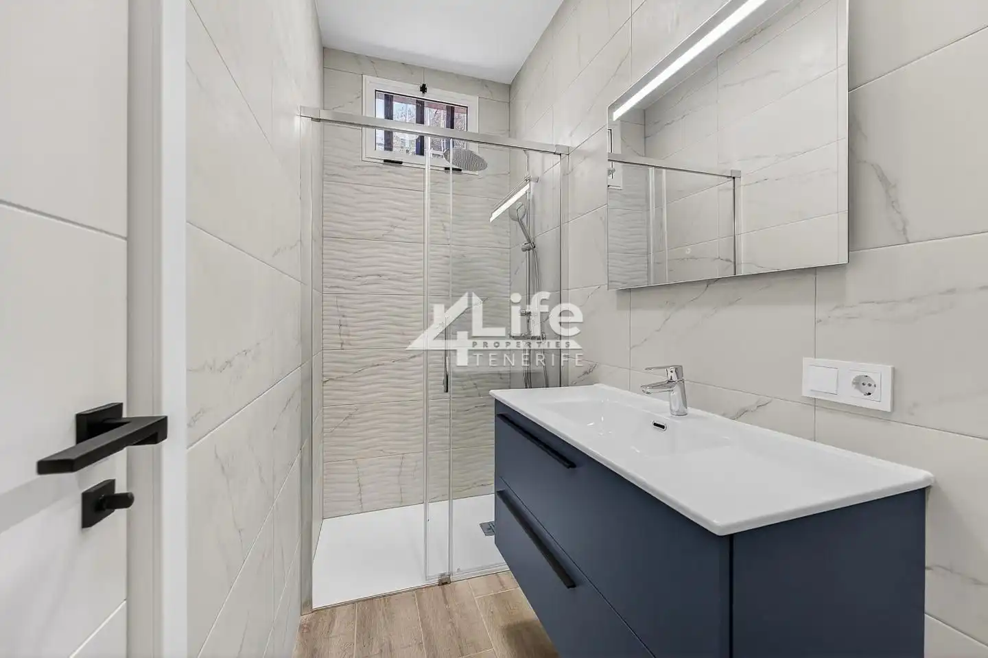 Badezimmer von Wohnung zum Verkauf in Adeje mit Klimaanlage, Privatgarten und Terrasse