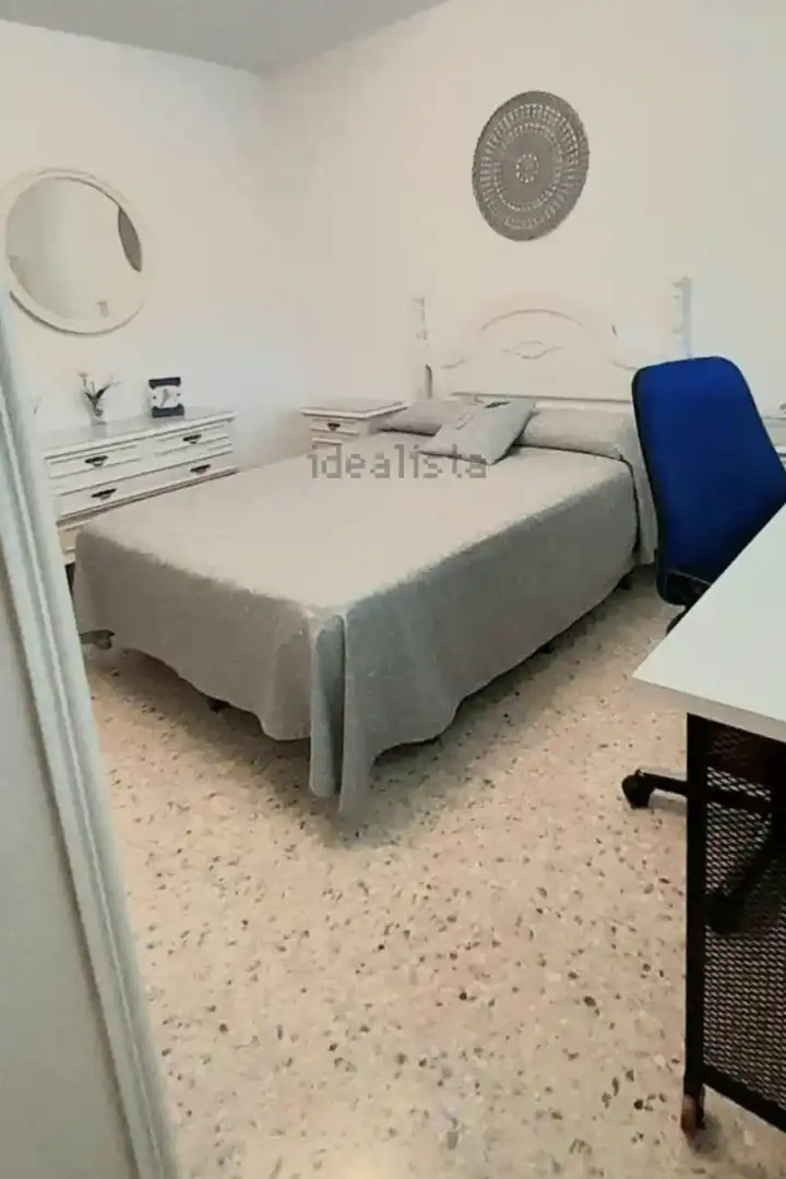 Dormitori de Pis de lloguer en Granada amb Aire condicionat, Calefacció i Moblat
