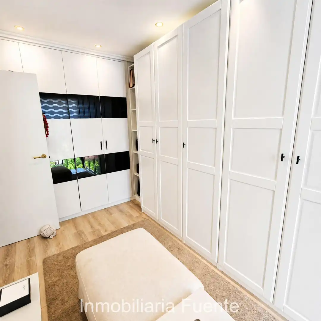 Schlafzimmer von Einfamilien-Reihenhaus zum Verkauf in Muskiz mit Heizung, Privatgarten und Terrasse