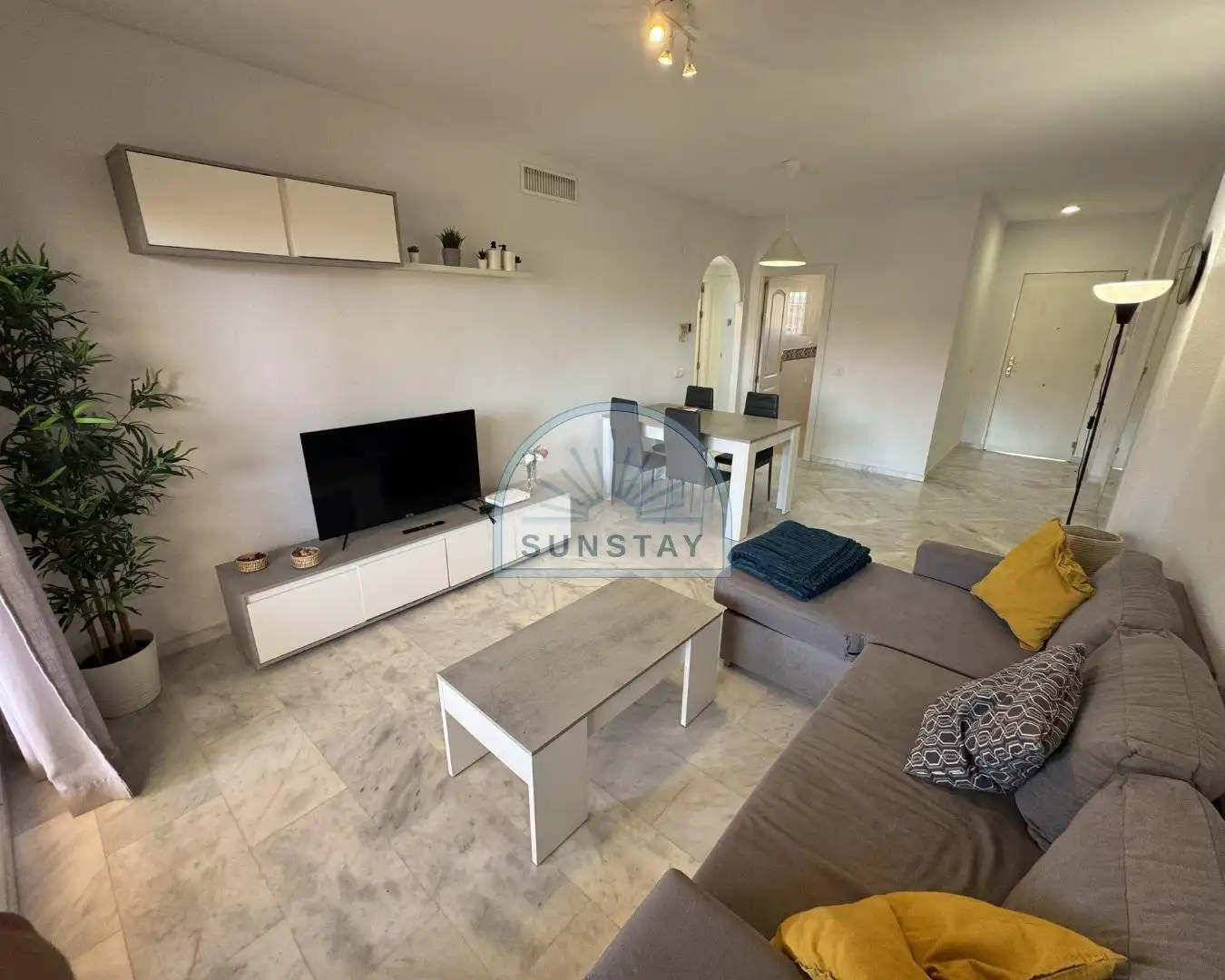 Sala d'estar de Apartament de lloguer en Marbella amb Aire condicionat, Calefacció i Terrassa