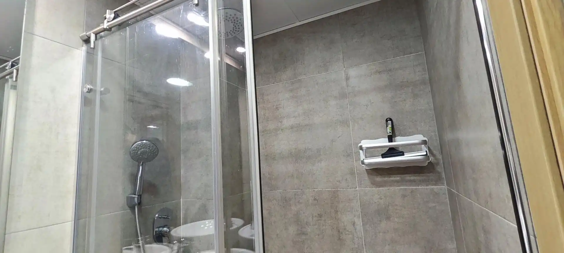 Bathroom of Apartments for sale in Alicante / Alacant  with Air Conditioner, Private garden and Storage room