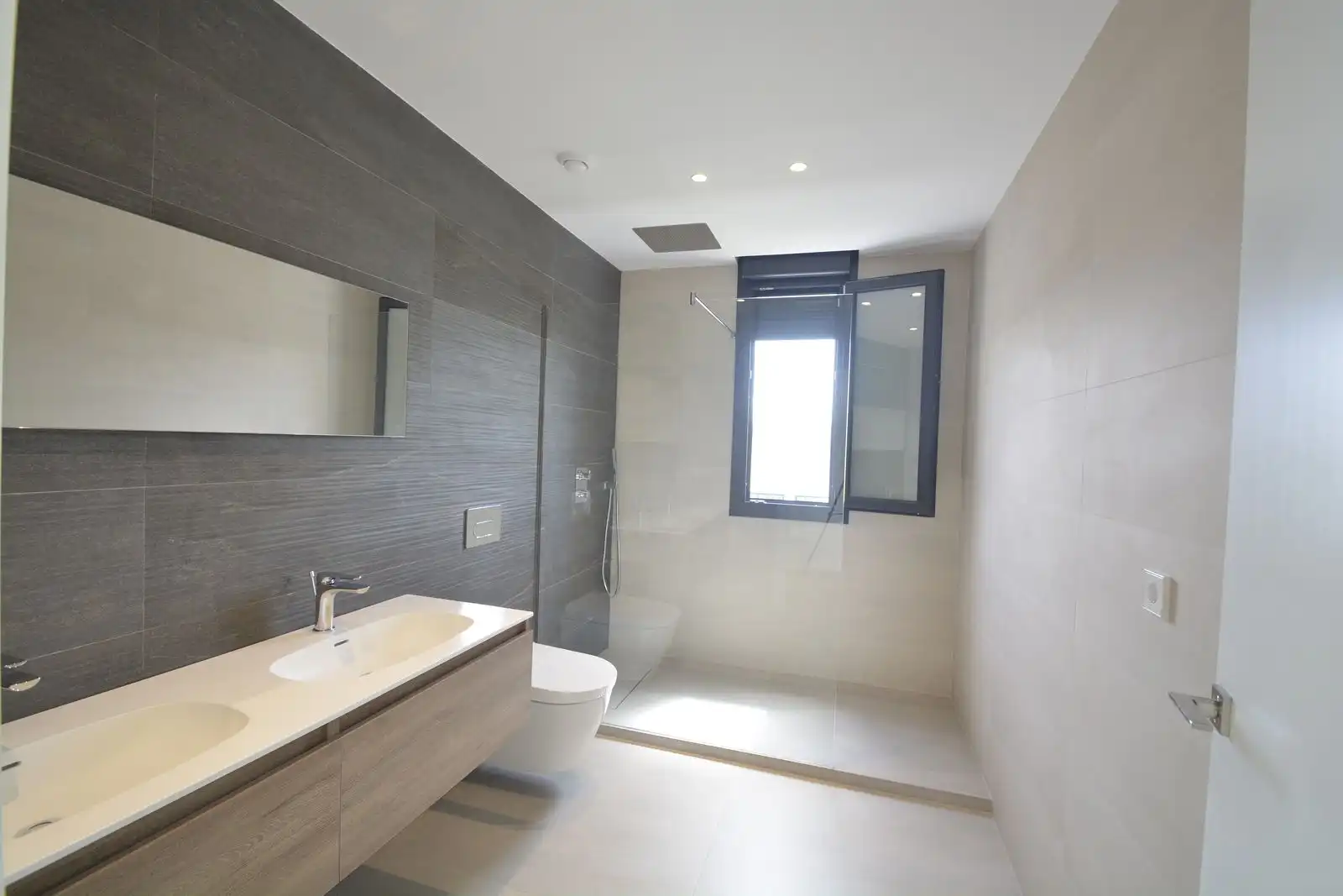 Bathroom of Houses for sale in Marbella  with Air Conditioner, Private garden and Terrace