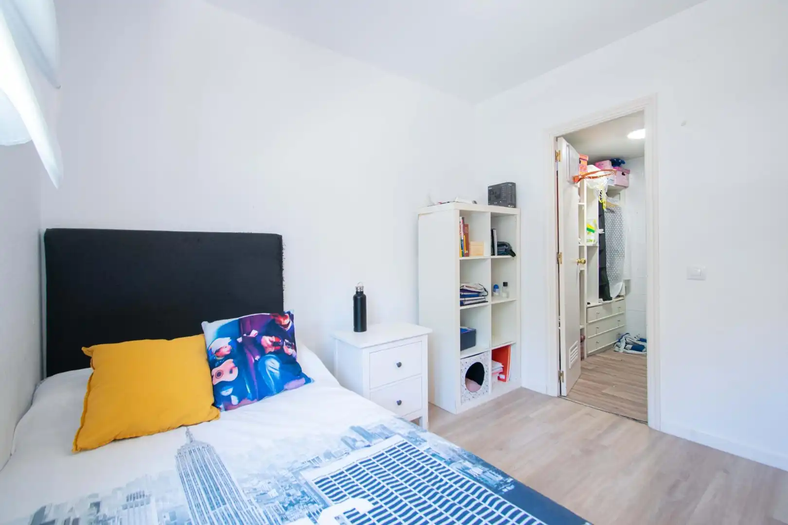 Habitación de Casa adosada en venta en Montequinto con Aire acondicionado y Piscina comunitaria