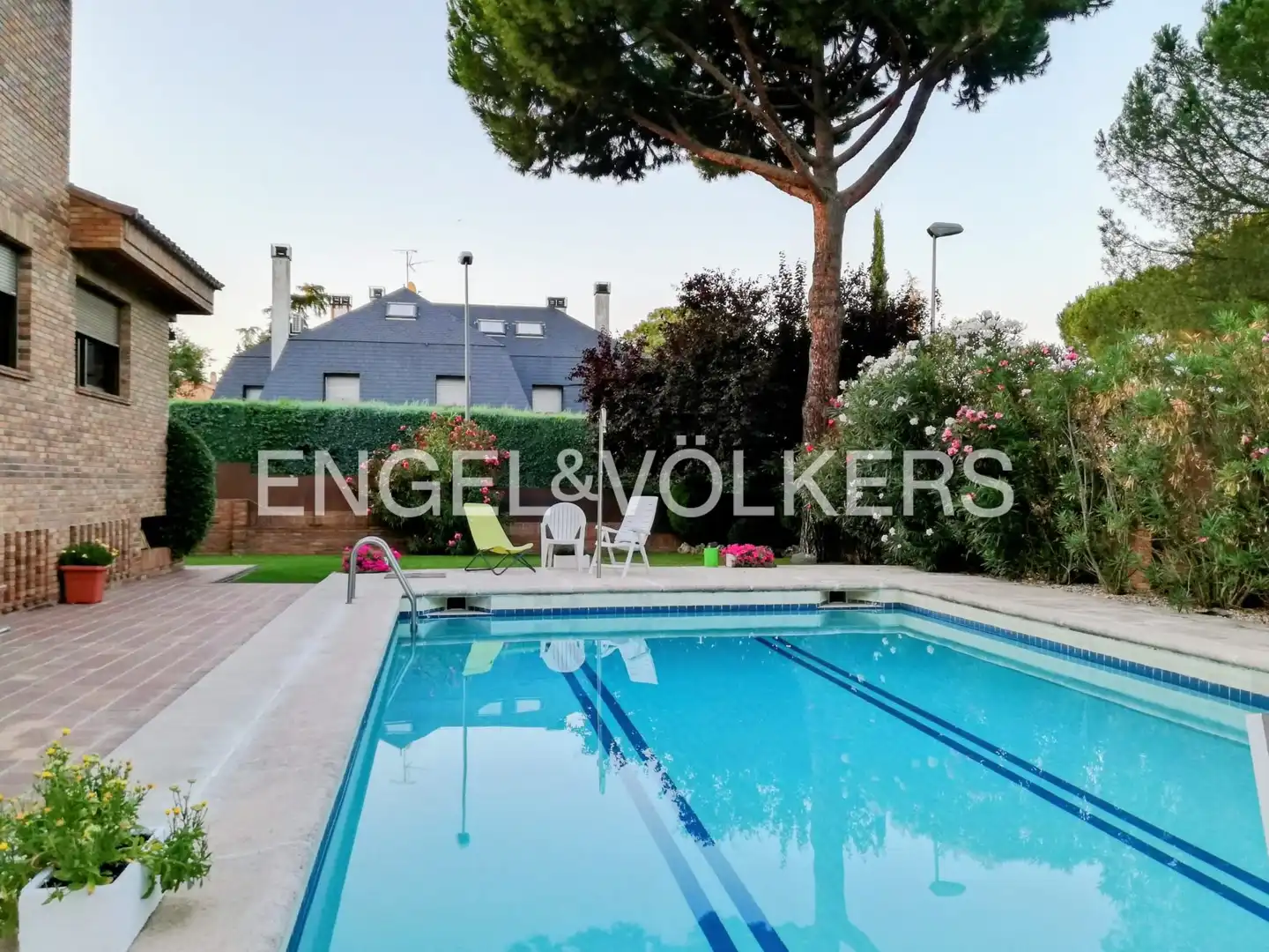 Piscina de Casa o xalet en venda en Las Rozas de Madrid amb Aire condicionat, Calefacció i Jardí privat