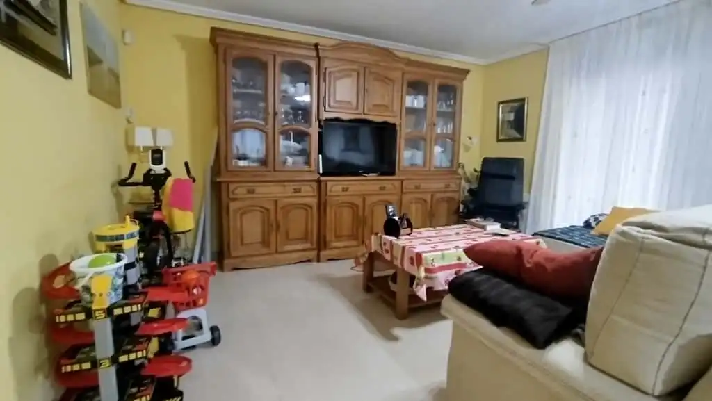 Sala d'estar de Casa o xalet en venda en Villamayor amb Calefacció, Jardí privat i Terrassa