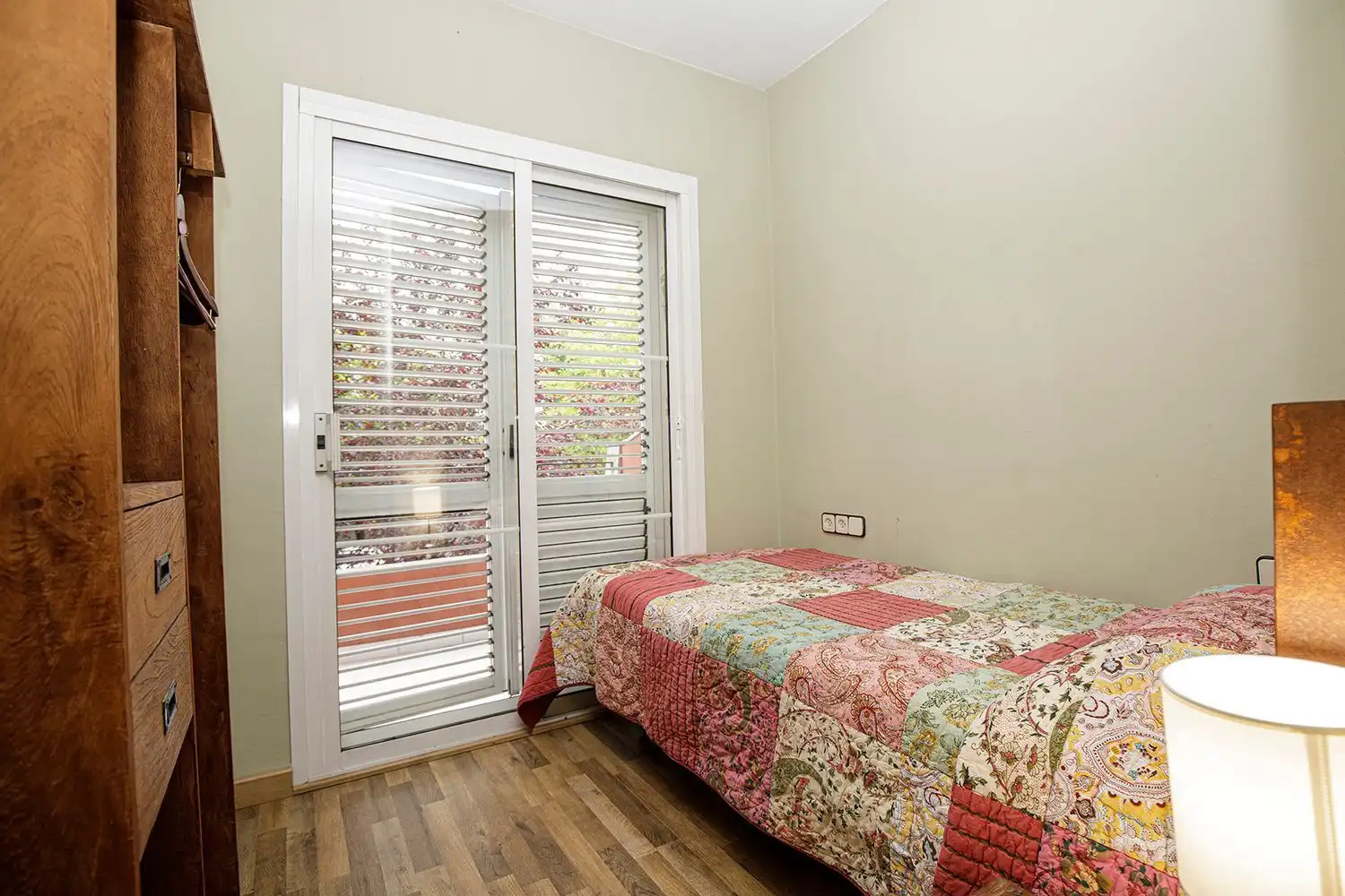 Bedroom of Flat for rent in Girona