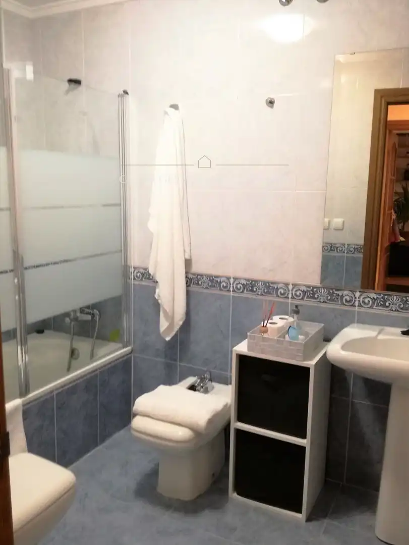 Bathroom of Flat for rent in Salamanca  with Heating, Parquet flooring and Furnished