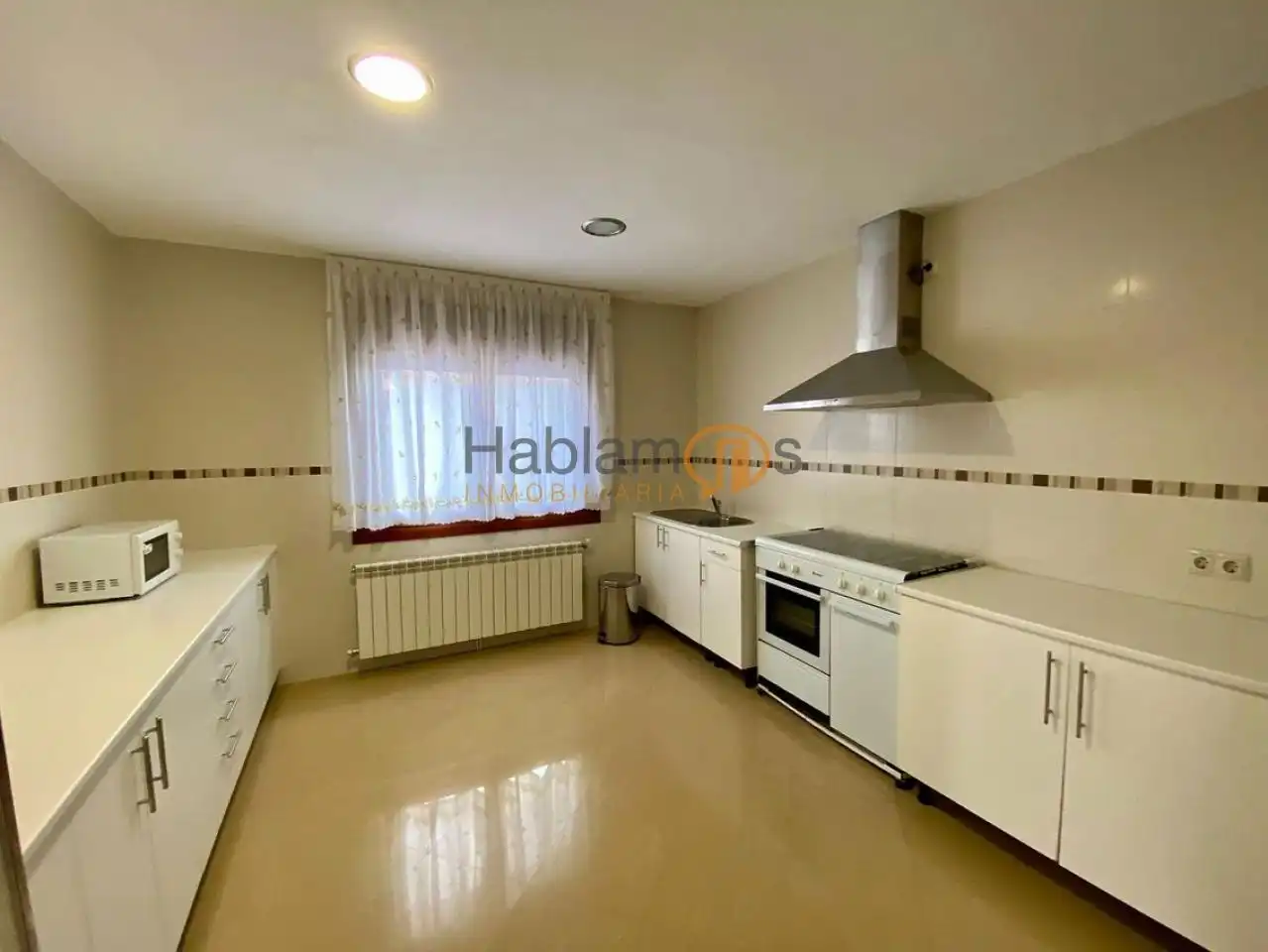 Cocina de Casa o chalet en venta en Vilagarcía de Arousa con Calefacción, Jardín privado y Trastero