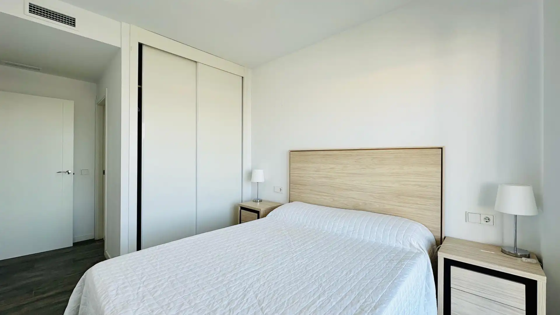 Habitación de Apartamento de alquiler en Finestrat con Aire acondicionado, Calefacción y Terraza