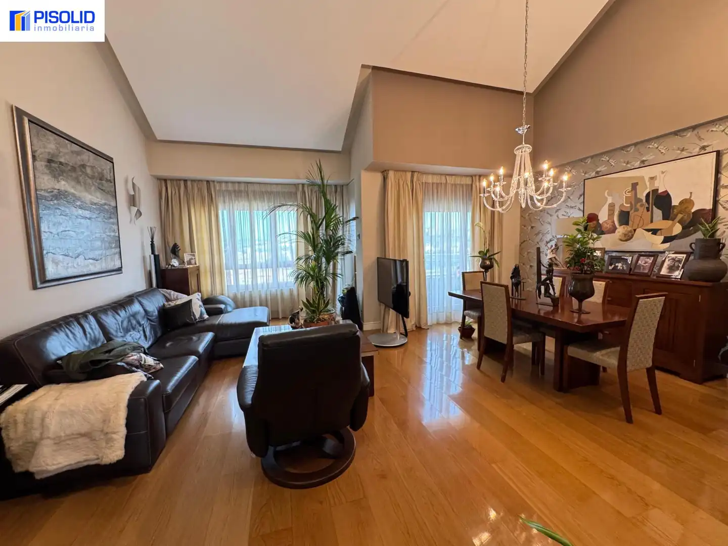 Sala de estar de Ático en venta en Valladolid con Calefacción, Parquet y Terraza