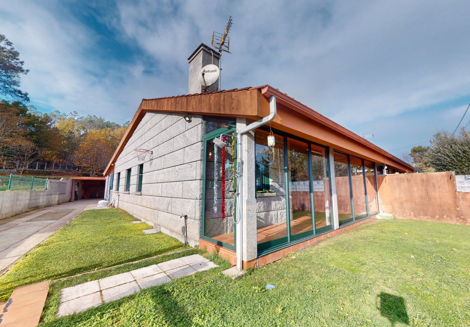 Vista exterior de Casa adosada en venda en Ponteareas amb Calefacció, Jardí privat i Terrassa