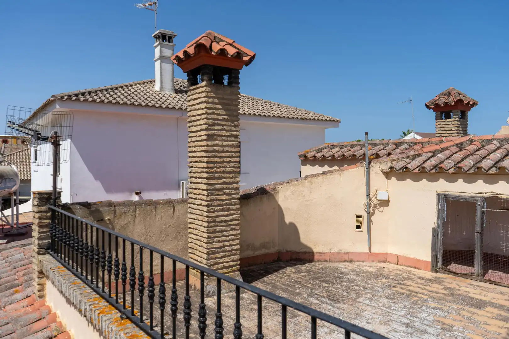 Vista exterior de Casa o xalet en venda en Sanlúcar de Barrameda amb Jardí privat