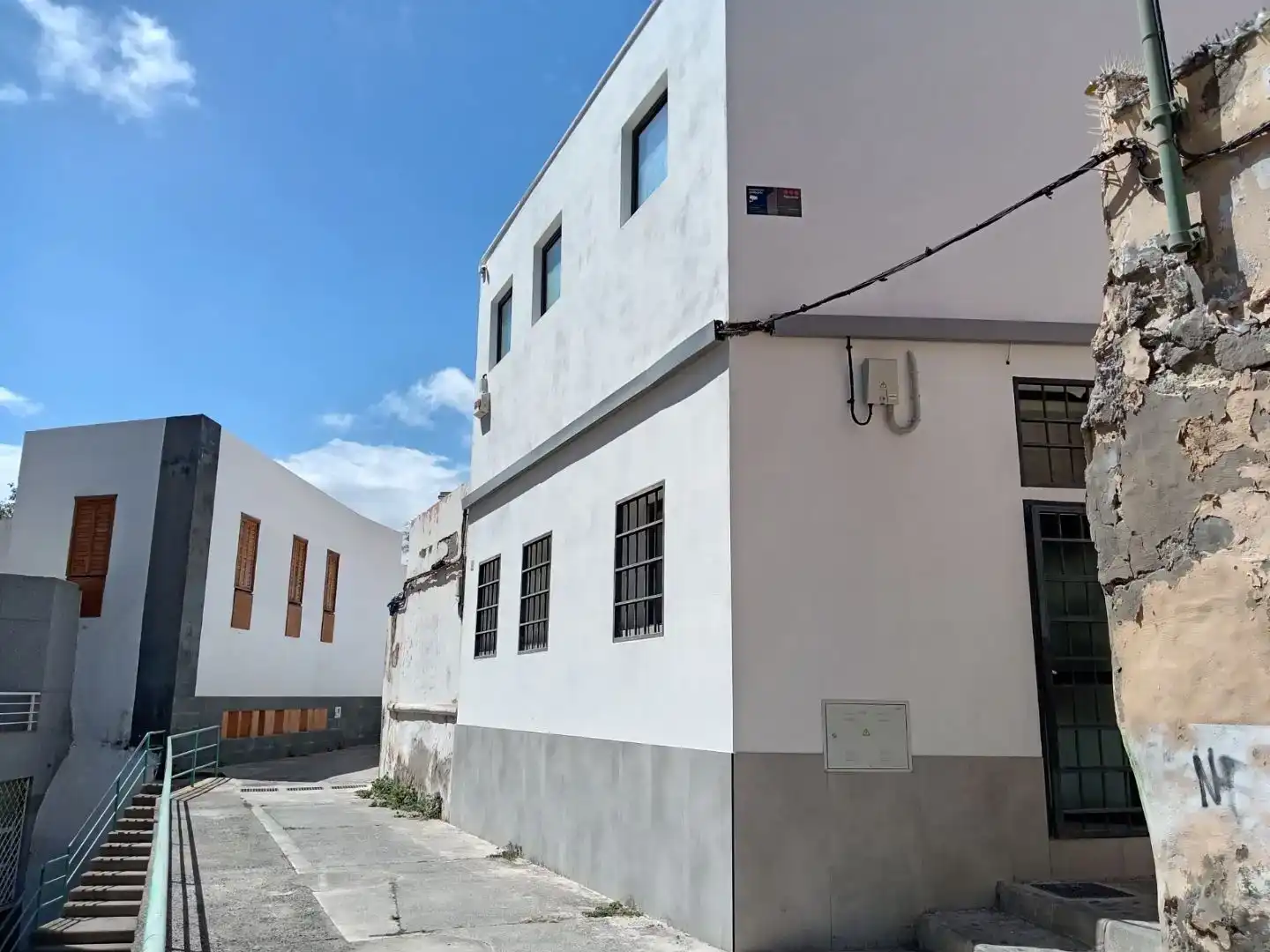 Vista exterior de Casa adosada en venda en Las Palmas de Gran Canaria amb Jardí privat, Piscina i Moblat