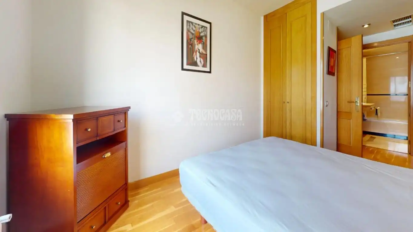 Bedroom of Flat for rent in Madrid  with Air Conditioner, Heating and Community pool