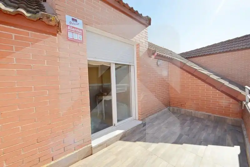 Vista exterior de Ático en venta en Valdemoro con Aire acondicionado, Calefacción y Terraza