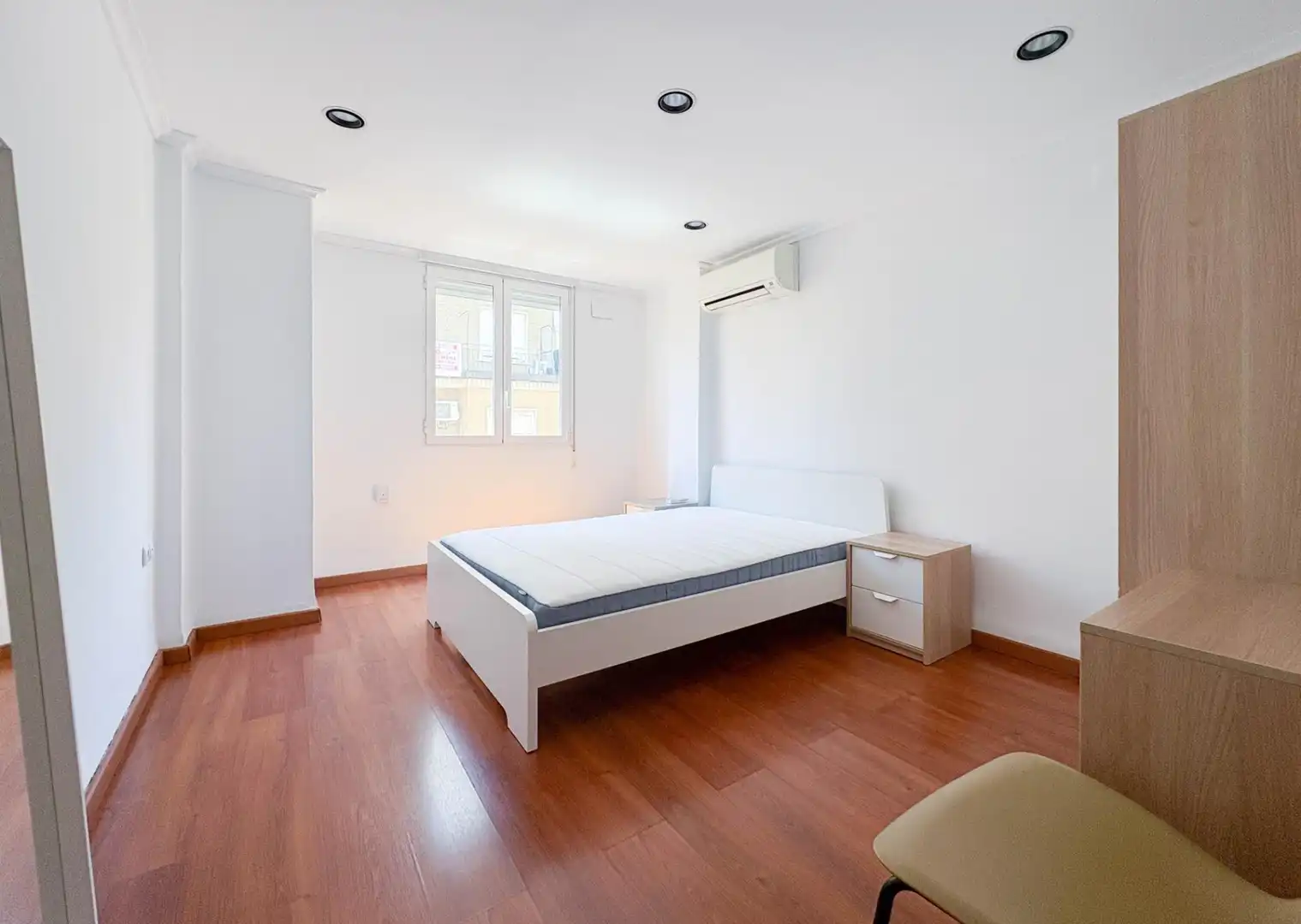 Bedroom of Flat for rent in Valencia  with Air Conditioner, Heating and Furnished