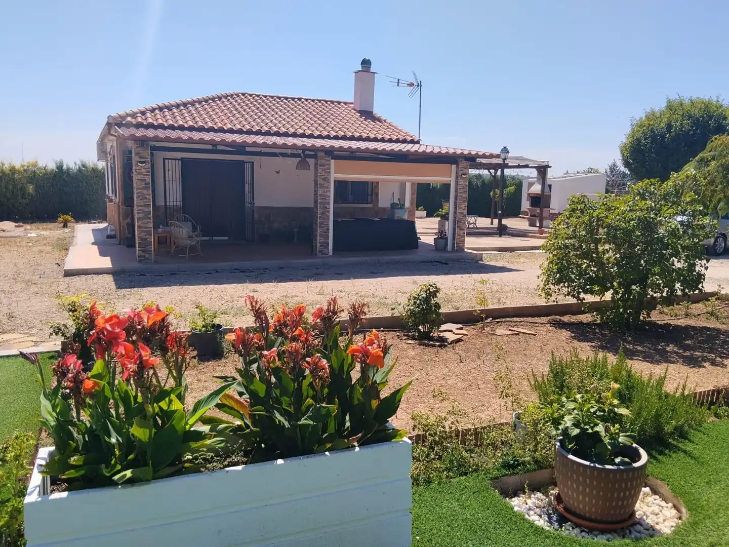 Casa amb piscina en venda a Calle LA BARRACA