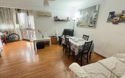 Living room of Flat for sale in  Sevilla Capital  with Private garden