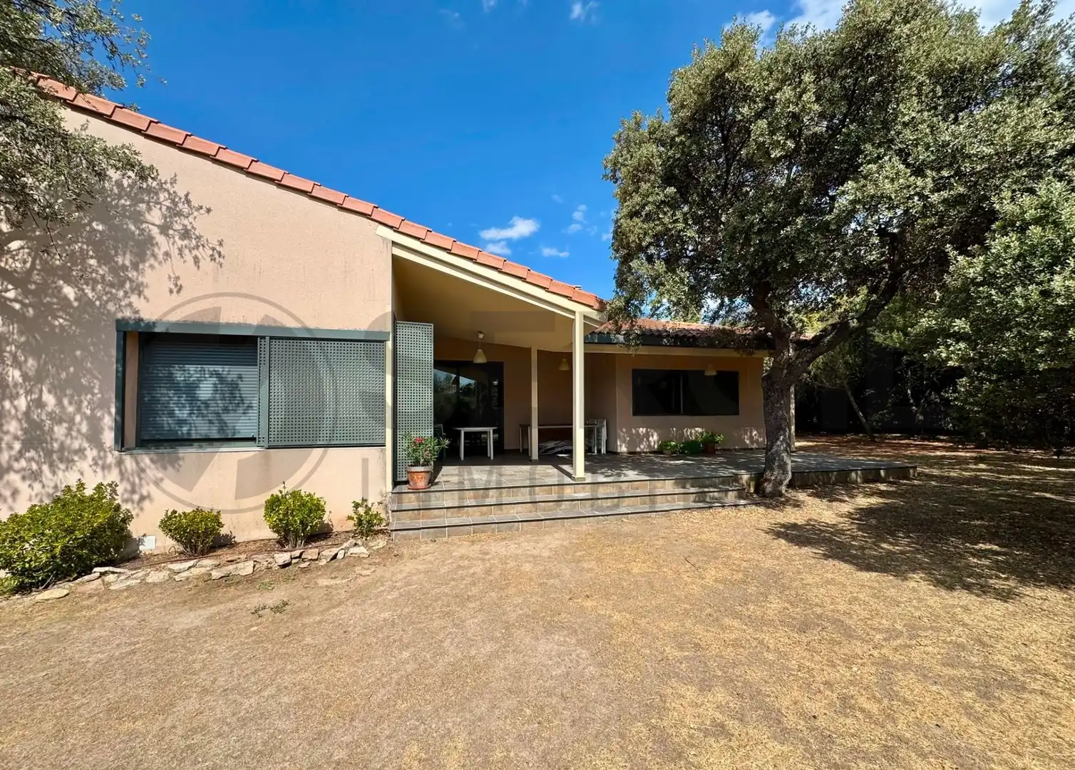 Vista exterior de Casa o xalet en venda en Navas de Riofrío amb Calefacció, Jardí privat i Traster