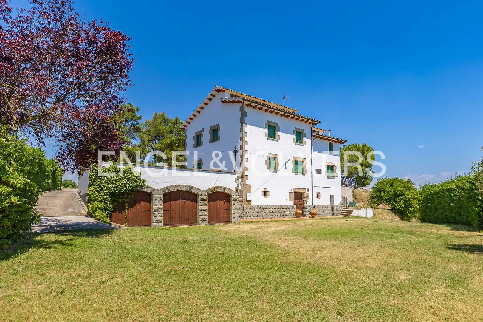 Vista exterior de Finca rústica en venda en Sant Feliu Sasserra amb Calefacció, Terrassa i Piscina