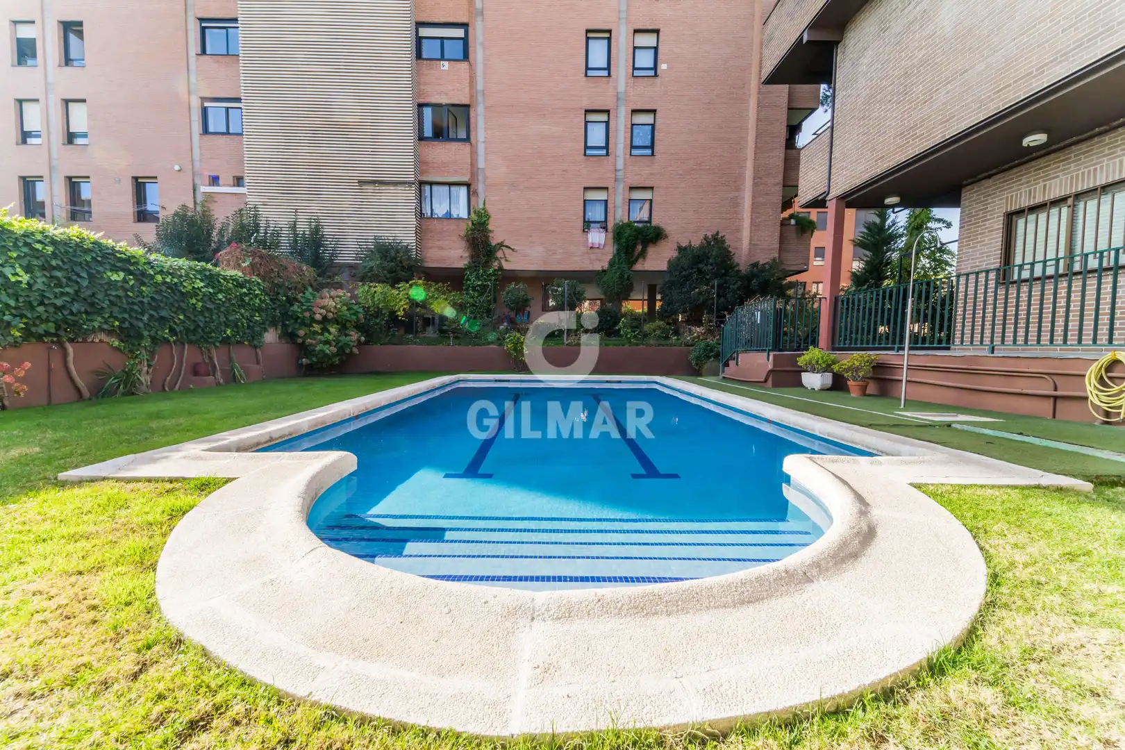 Piscina de Estudio en venta en Madrid con Calefacción, Jardín privado y Piscina