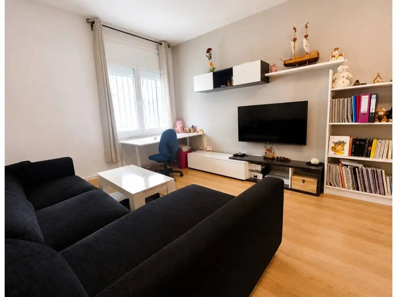 Living room of Flat for sale in Terrassa  with Heating and Parquet flooring