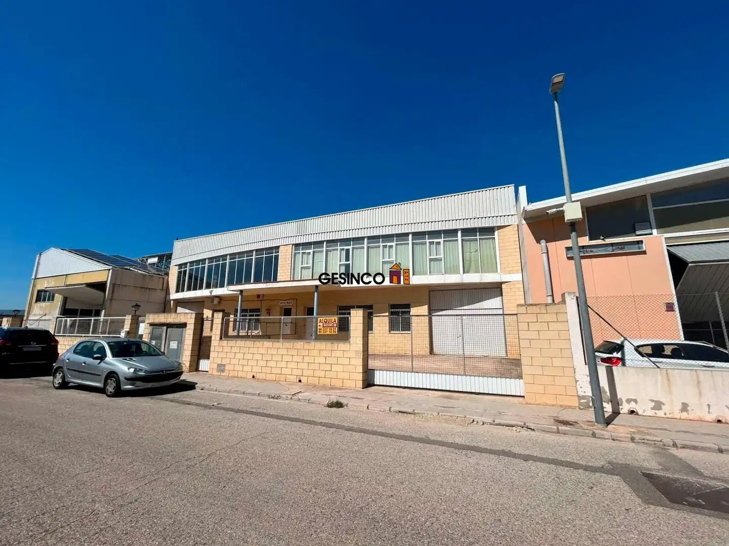 Industrial building to rent in Novelé  / Novetlè