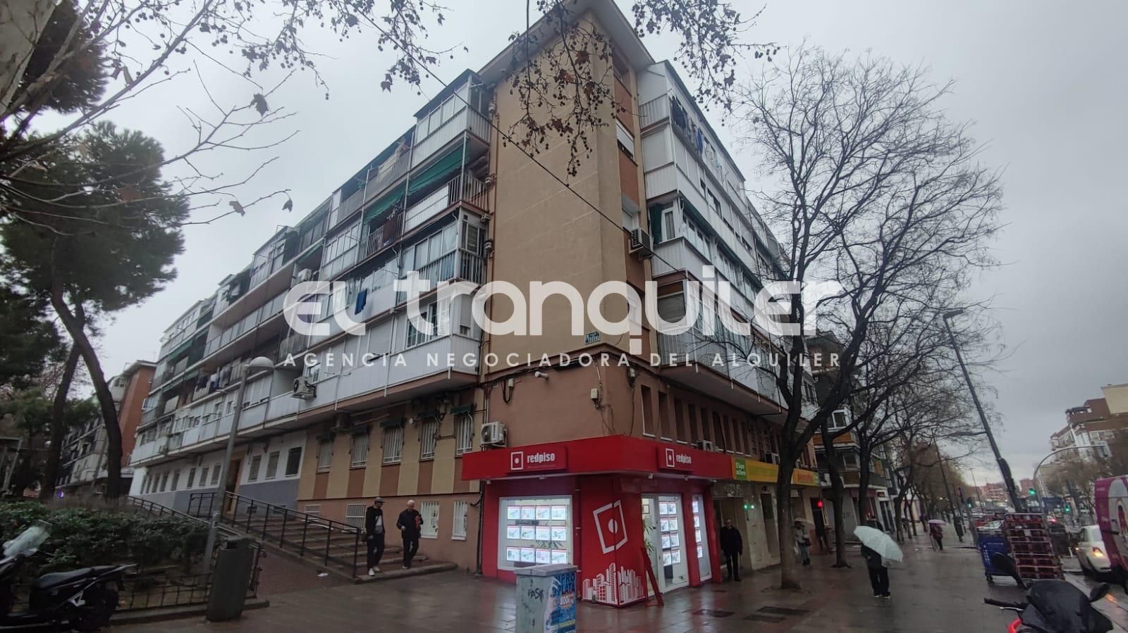 Exterior view of Flat to rent in  Madrid Capital  with Air Conditioner and Washing machine