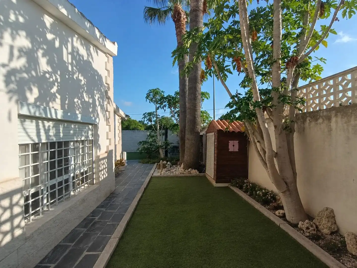 Vista exterior de Casa o chalet en venta en El Campello con Aire acondicionado, Calefacción y Jardín privado