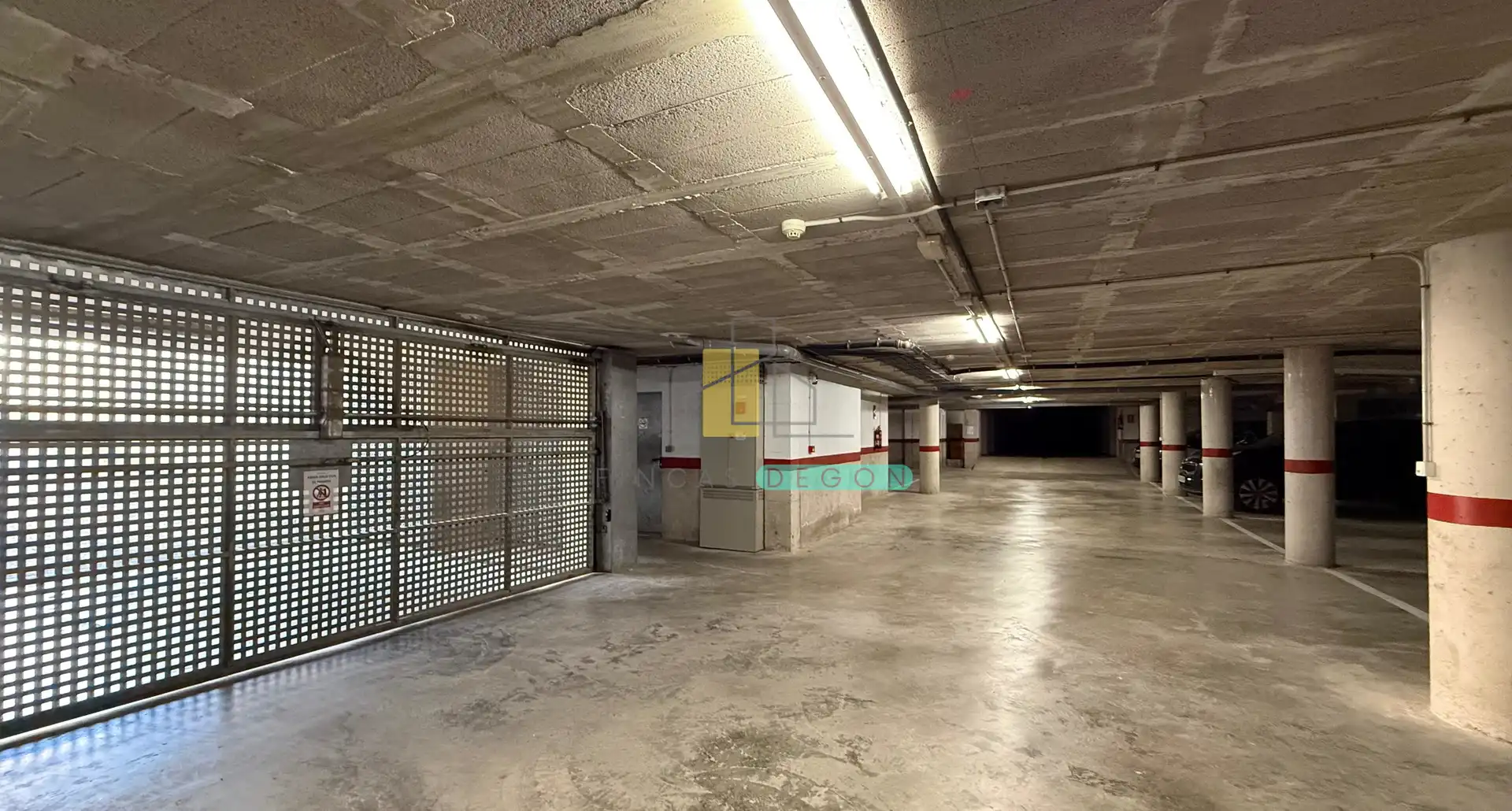 Parking de Apartamento en venta en Empuriabrava con Calefacción, Terraza y Amueblado