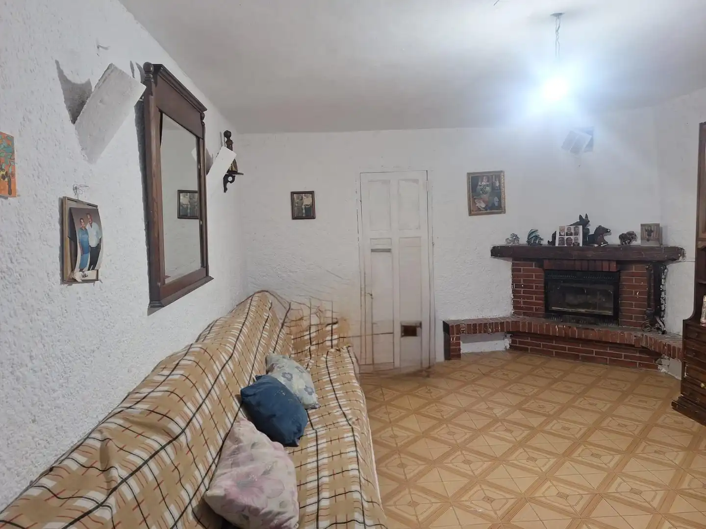 Sala d'estar de Finca rústica en venda en Épila amb Calefacció