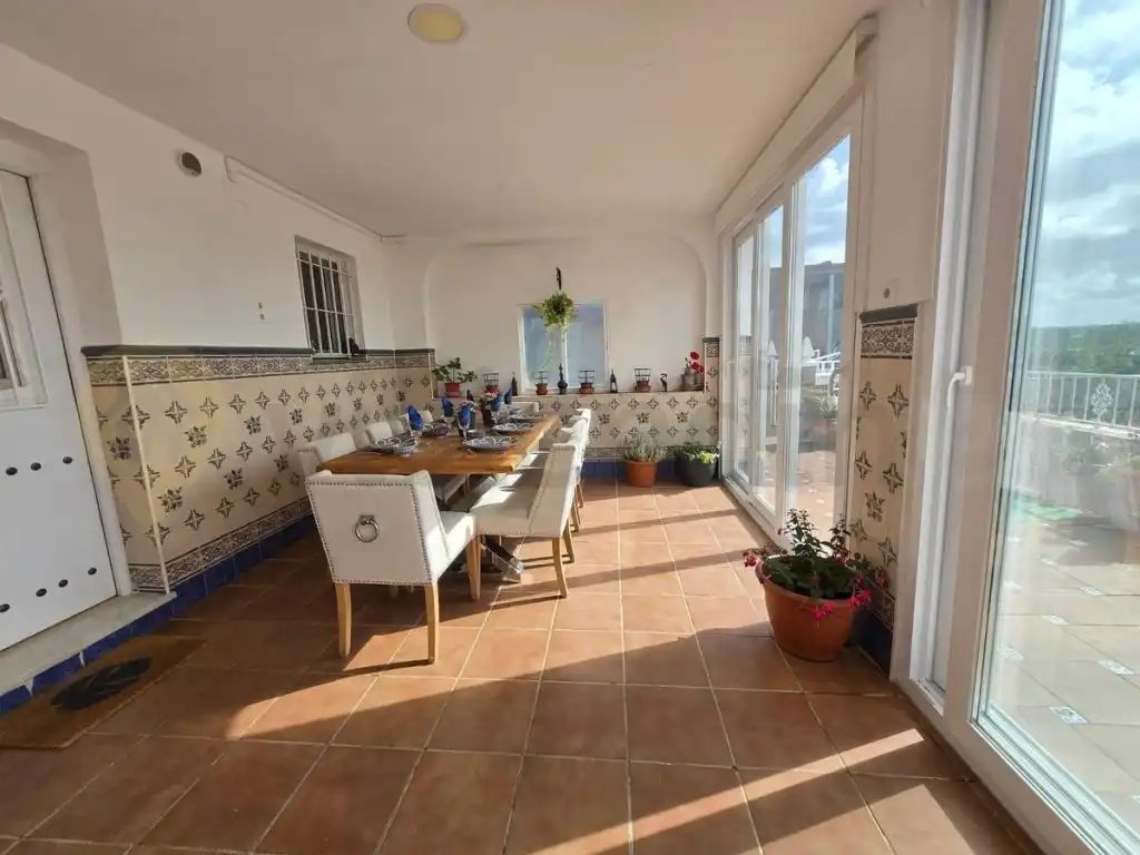 Menjador de Casa o xalet en venda en Chiclana de la Frontera amb Aire condicionat, Jardí privat i Terrassa