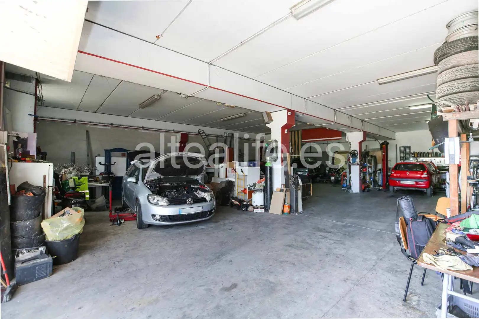 Parkplatz von Fabrikhallen zum Verkauf in Polop