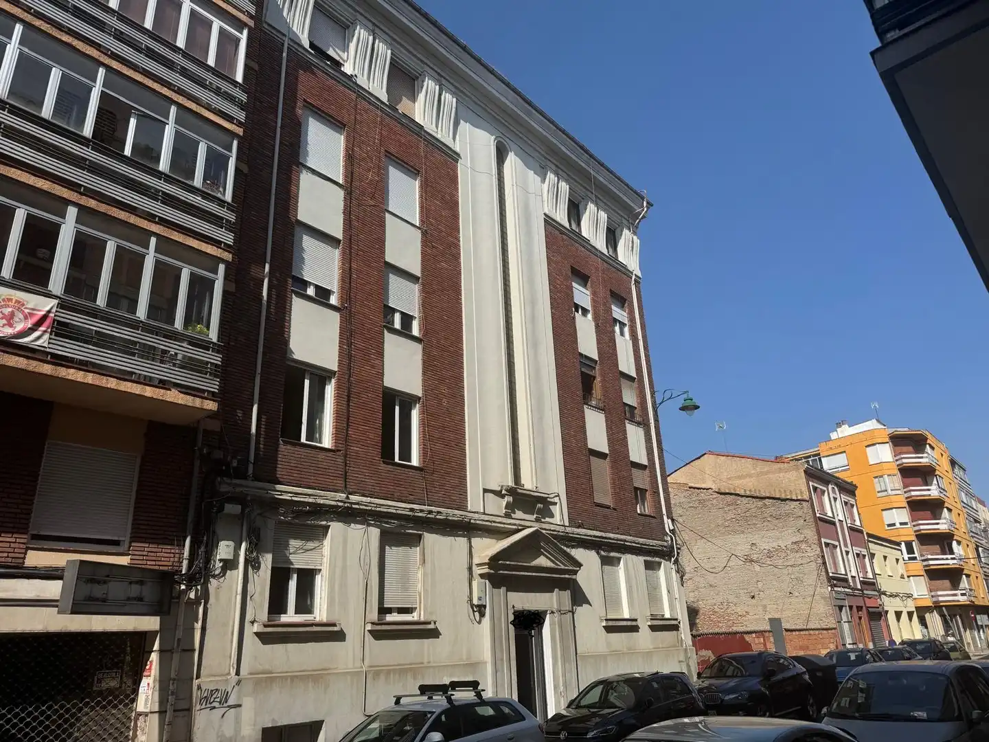 Vista exterior de Piso en venta en León Capital 