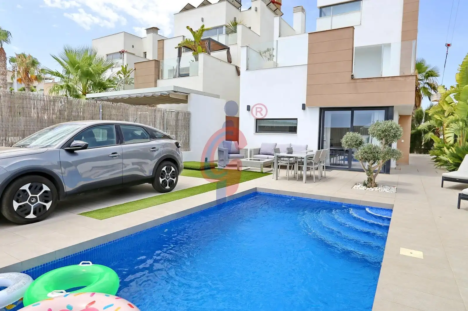 Piscina de Casa adosada en venda en Guardamar del Segura amb Aire condicionat, Jardí privat i Terrassa