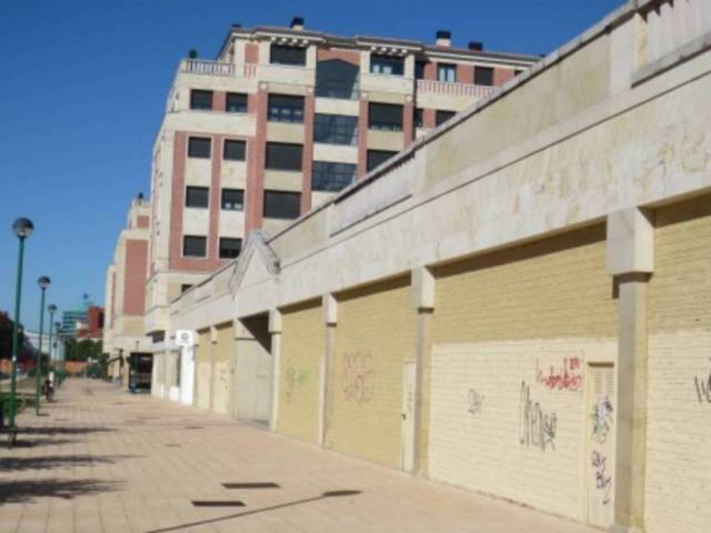 Local comercial en Venta en GRACILIANO URBANEJA en Barriada Militar 2 de Mayo - Capiscol