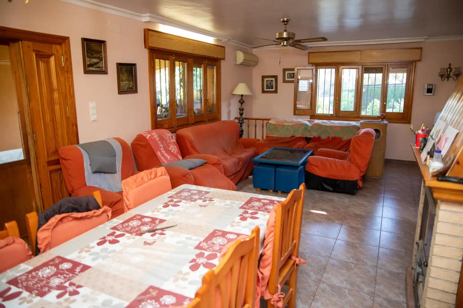 Sala d'estar de Casa o xalet en venda en Almudaina amb Aire condicionat, Piscina i Moblat