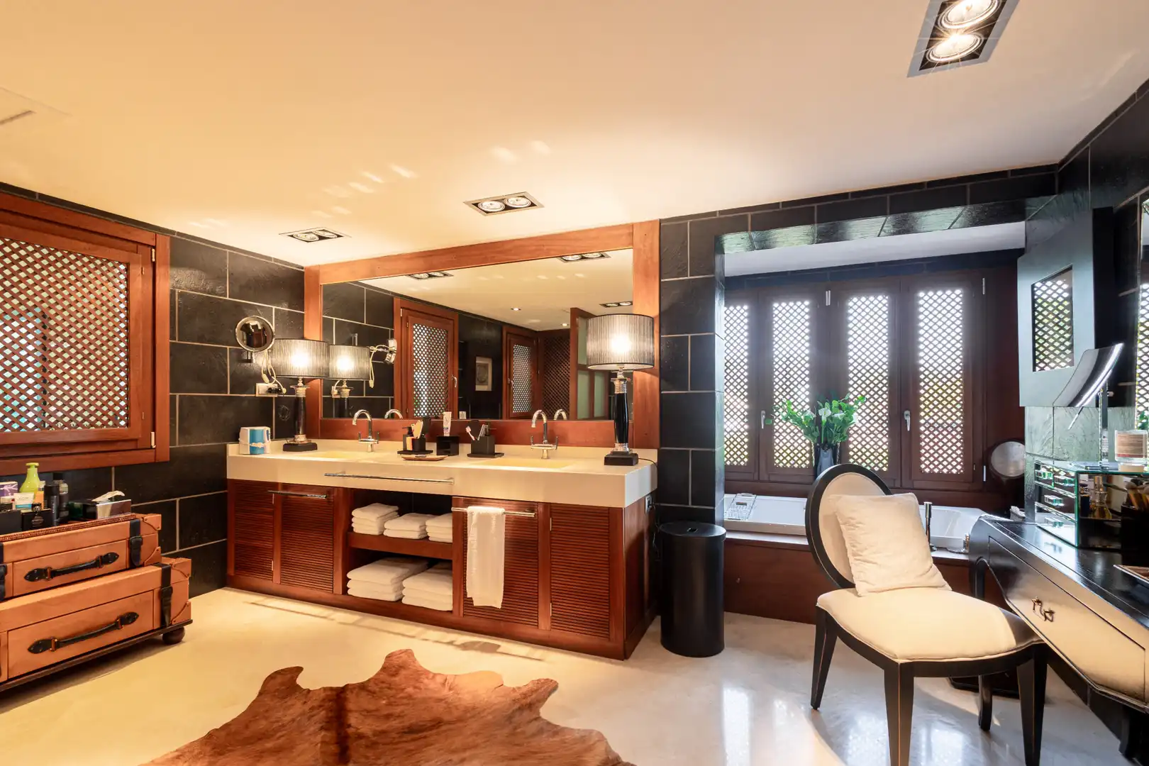 Bany de Casa o xalet en venda en Marbella amb Aire condicionat, Jardí privat i Terrassa