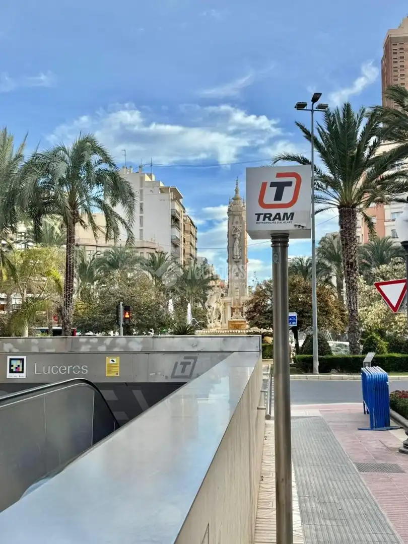 Vista exterior de Pis en venda en Alicante / Alacant amb Terrassa