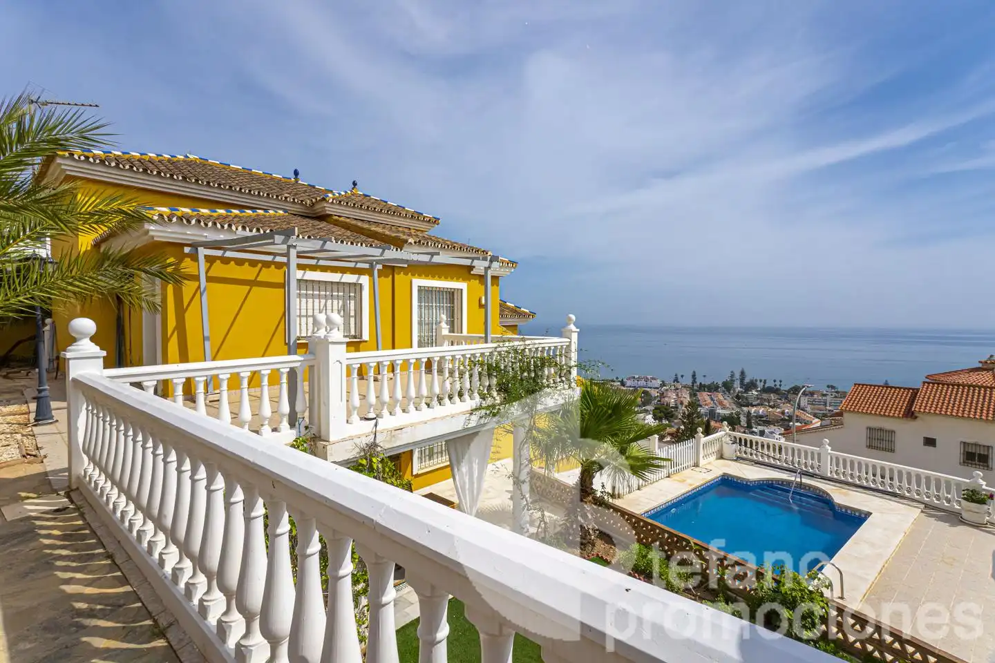 Vista exterior de Casa o chalet en venta en Rincón de la Victoria con Aire acondicionado, Jardín privado y Terraza