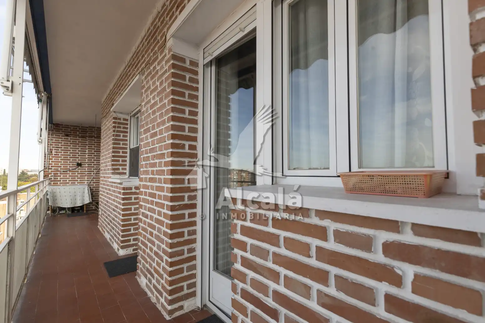 Vista exterior de Piso en venta en Alcalá de Henares con Calefacción y Terraza