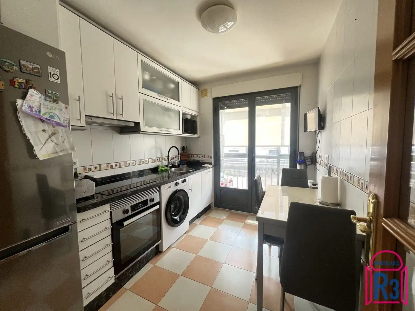 Cuina de Apartament en venda en Villaquilambre amb Calefacció, Terrassa i Traster