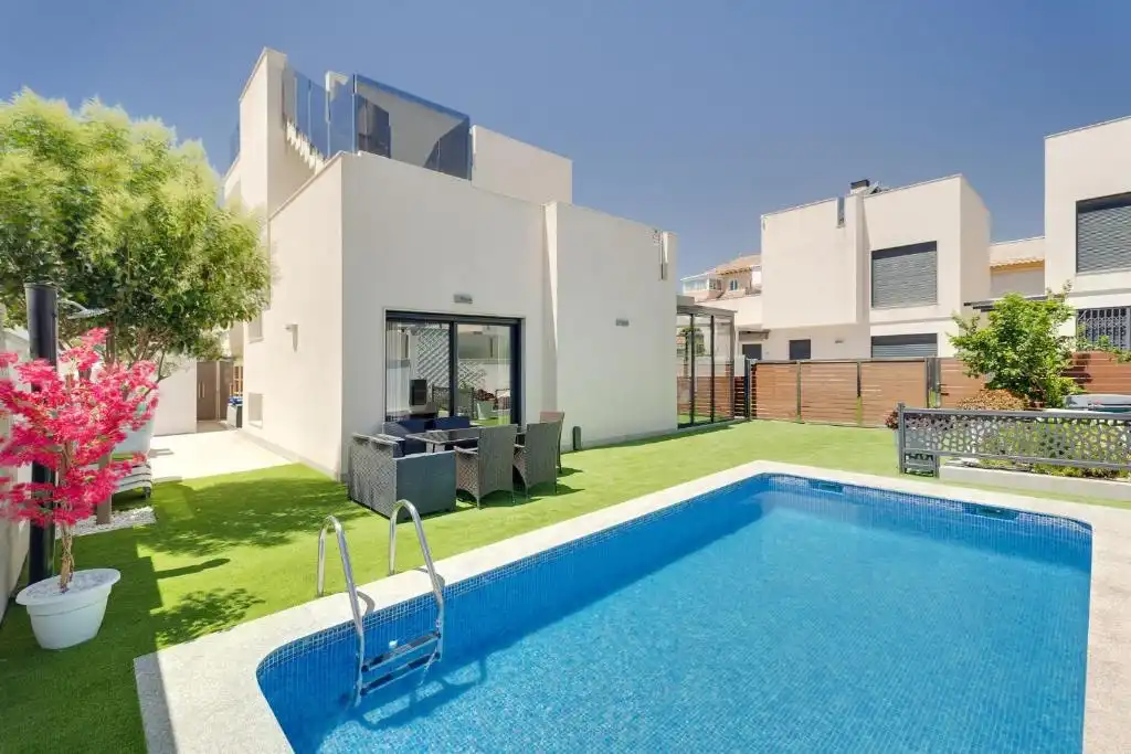 Swimming pool of Houses for sale in Torrevieja  with Air Conditioner, Private garden and Terrace