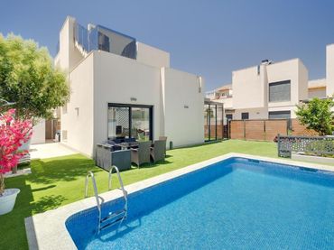 Xalet amb balcó en venda a Nueva Torrevieja - Aguas Nuevas